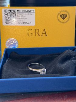 Premium Moissanite Stud Ring – Brilliant Diamond Alternative