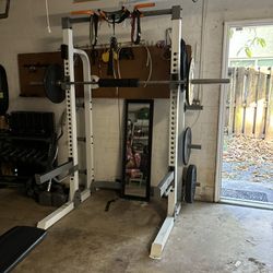 Full Gym - Lat And Leg Extension Tree With Squat Rack