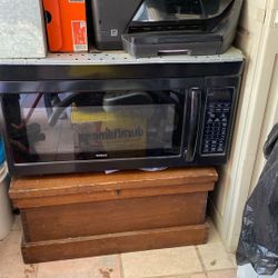 Like New Over The Stove Bosch Microwave Like New $95