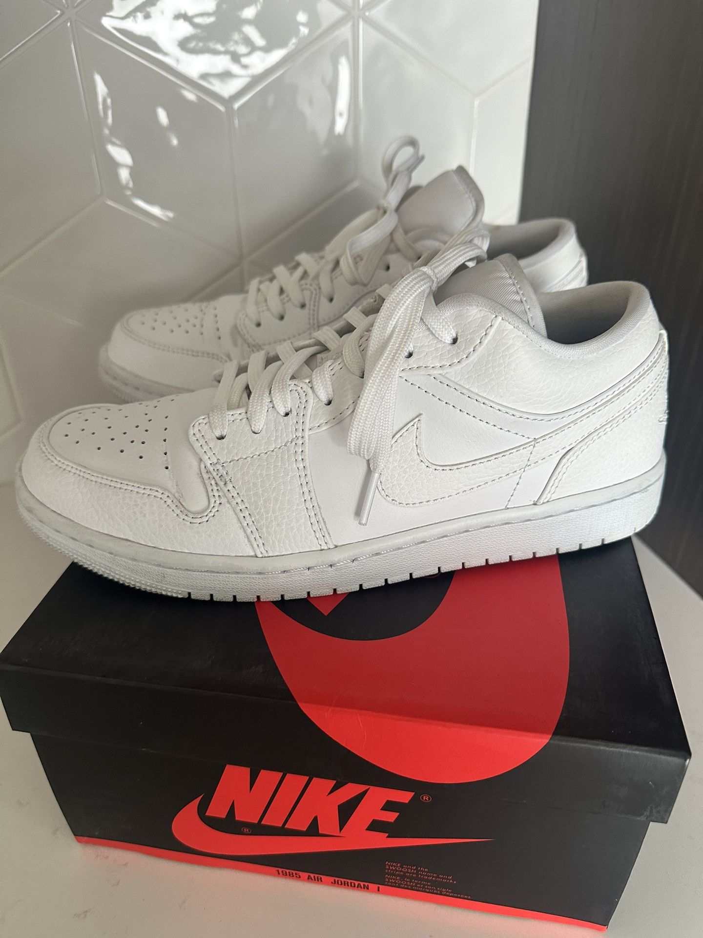 Air Jordan 1 Low Retro OG 'Triple White'