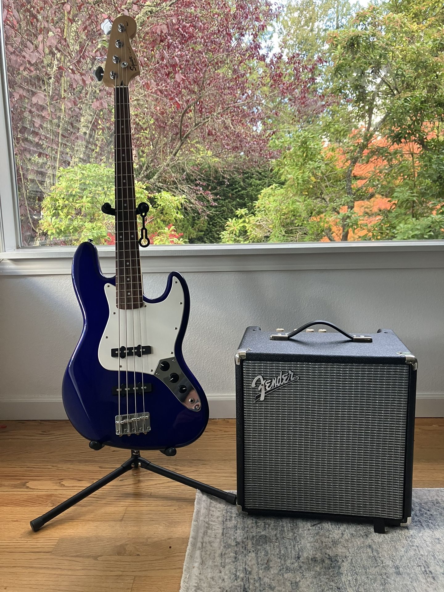 Squier Affinity Jazz Bass And Fender Rumble 25