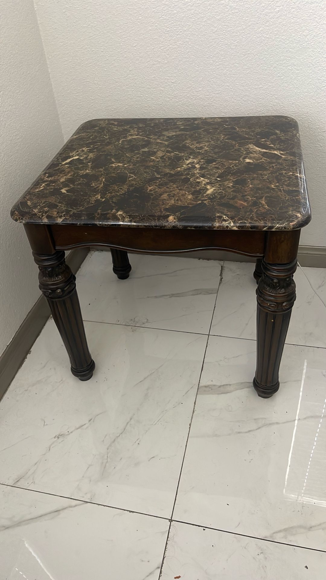 2 Side Tables