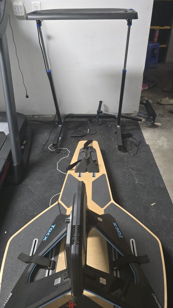 Tacx Neo 2T Bike Trainer, SARIS rocker Plate Platform MP1, wahoo Fan, Trainer Table