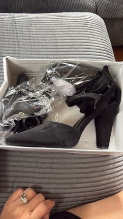 Size 8 black heels