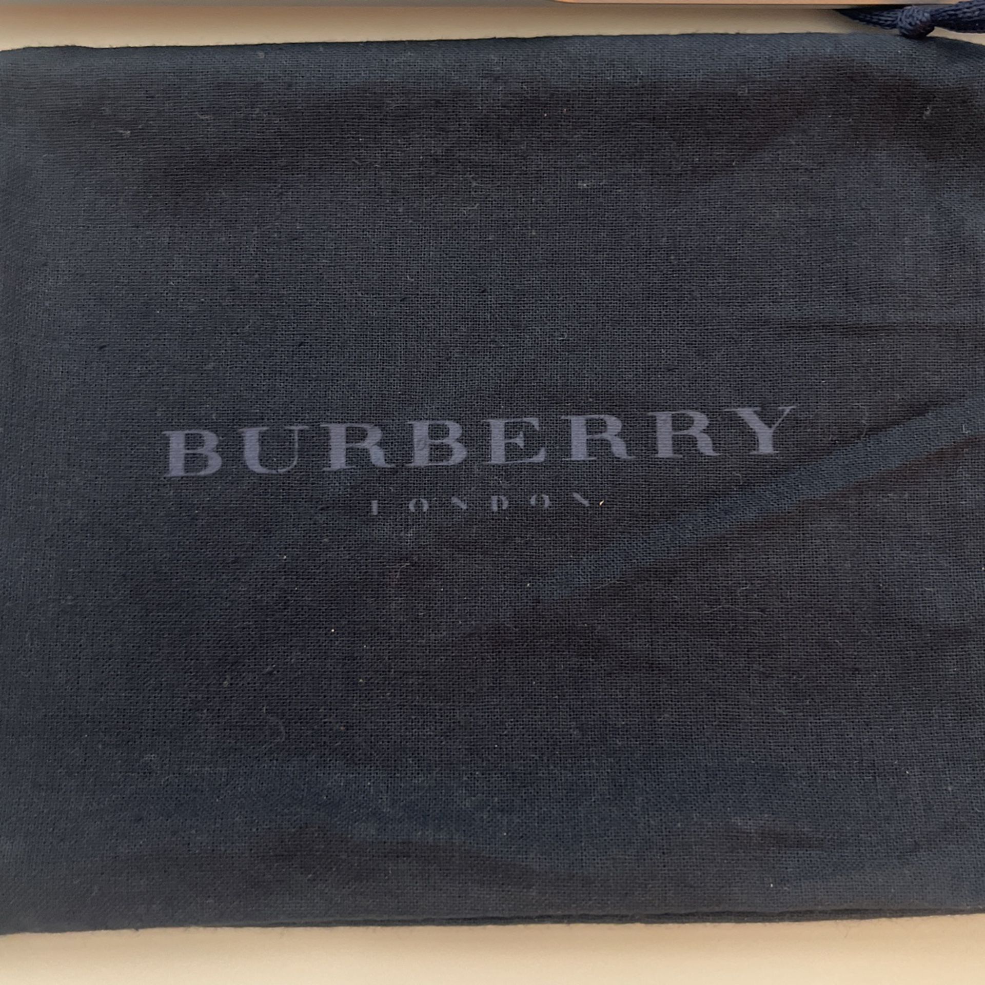 My parents gave me this vintage Burberry wallet with old bills. Thoughts on  where I can exchange them? : r/CURRENCY