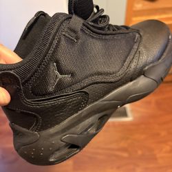 Jordan Max Aura 4 Size 8