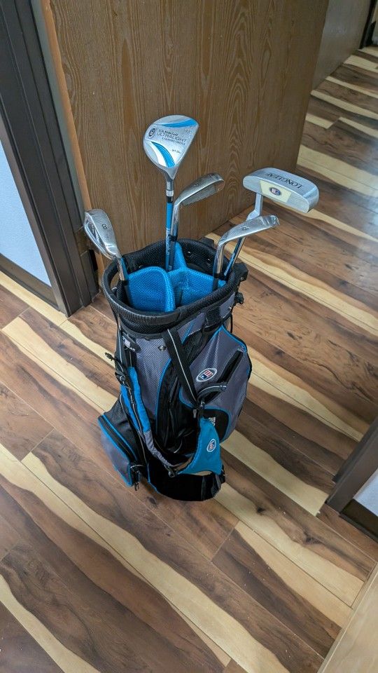 U.S. KIDS GOLF BAG & 5 CLUBS 48 **Price Is Firm**