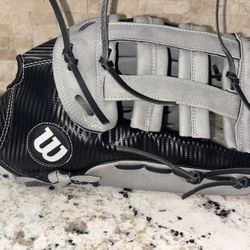New 15” Wilson A360 Softball Glove RHT