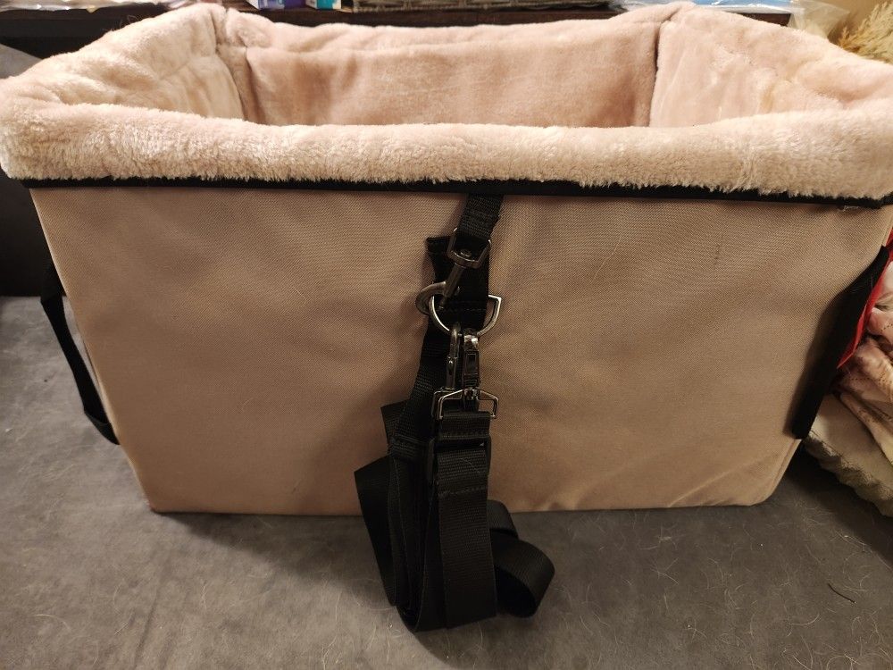 DOG BOOSTER SEAT NEW COND. MESA 85201