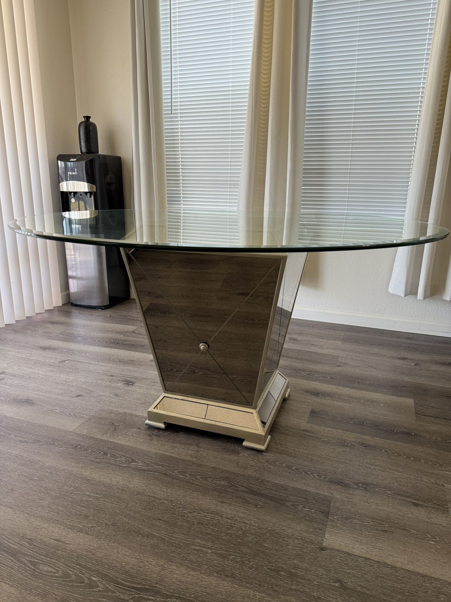 Z Gallerie Round Glass Dining Table 4-6 People