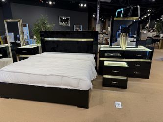 4PC Black Queen Bedroom Set w/ LED Lights