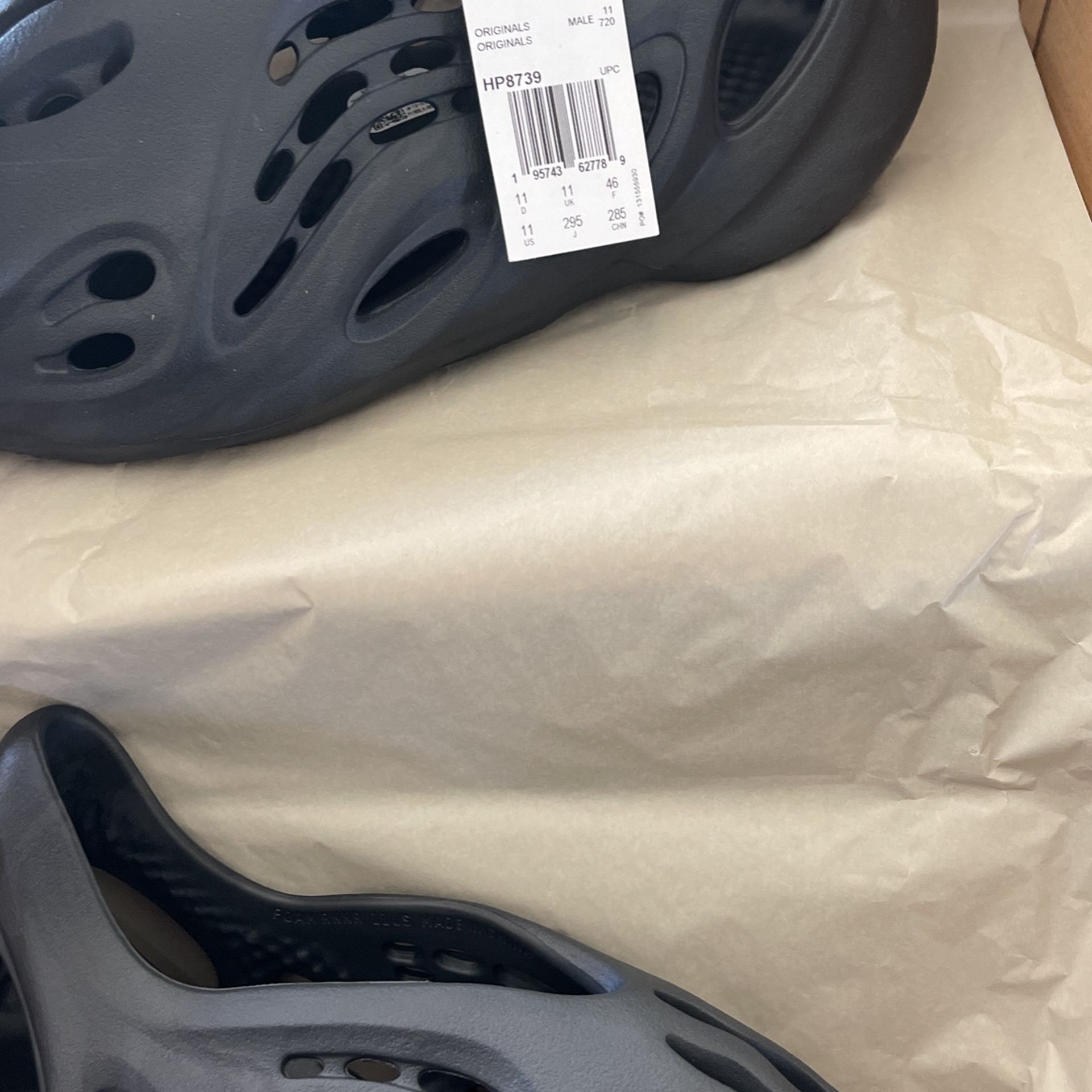 Foam Runners Yeezy Size 11 for Sale in Fresno, CA OfferUp