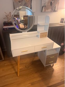 White vanity with light up mirror