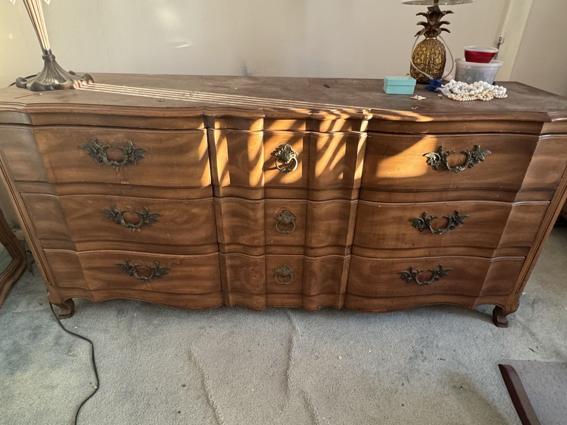 1960s John Widdicomb French Provincial 9 Drawer Dresser