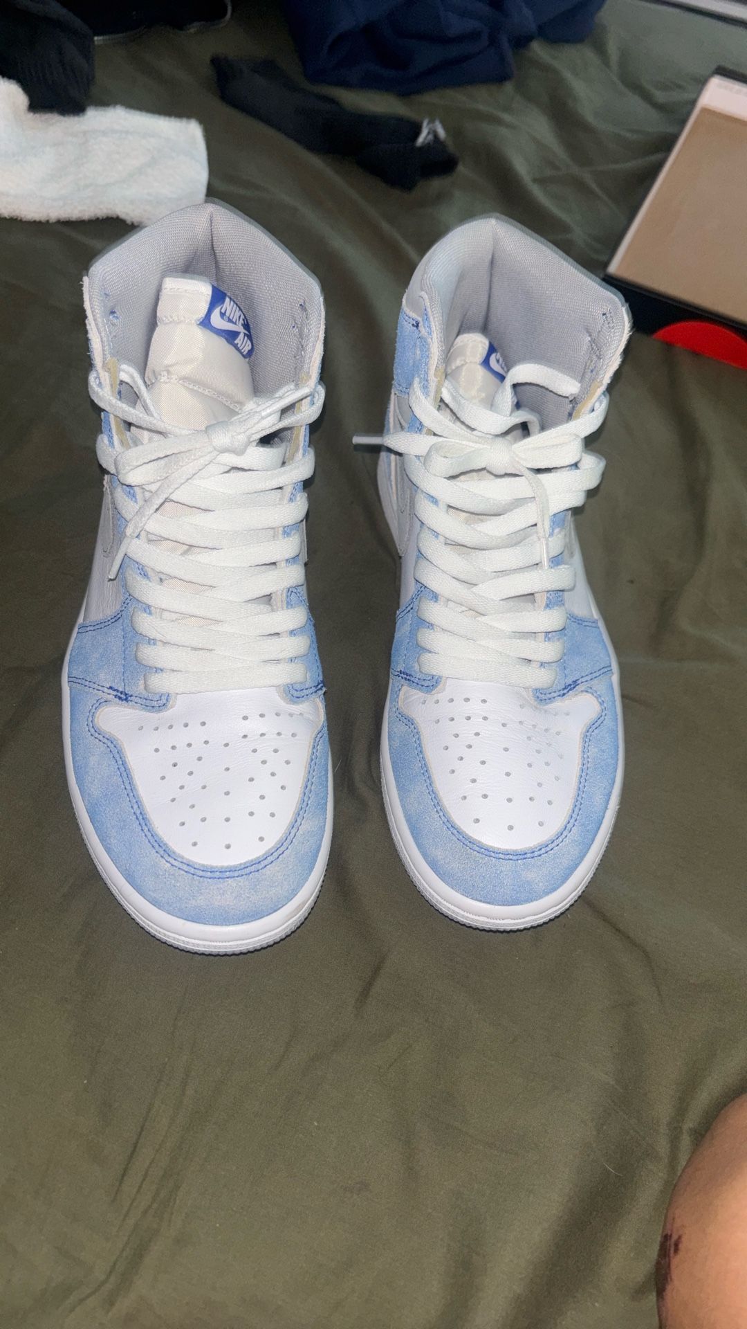 Jordan 1 Hyper Royal