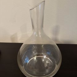 Elegant Glass Wine Decanter with Etched Design – 11” Tall