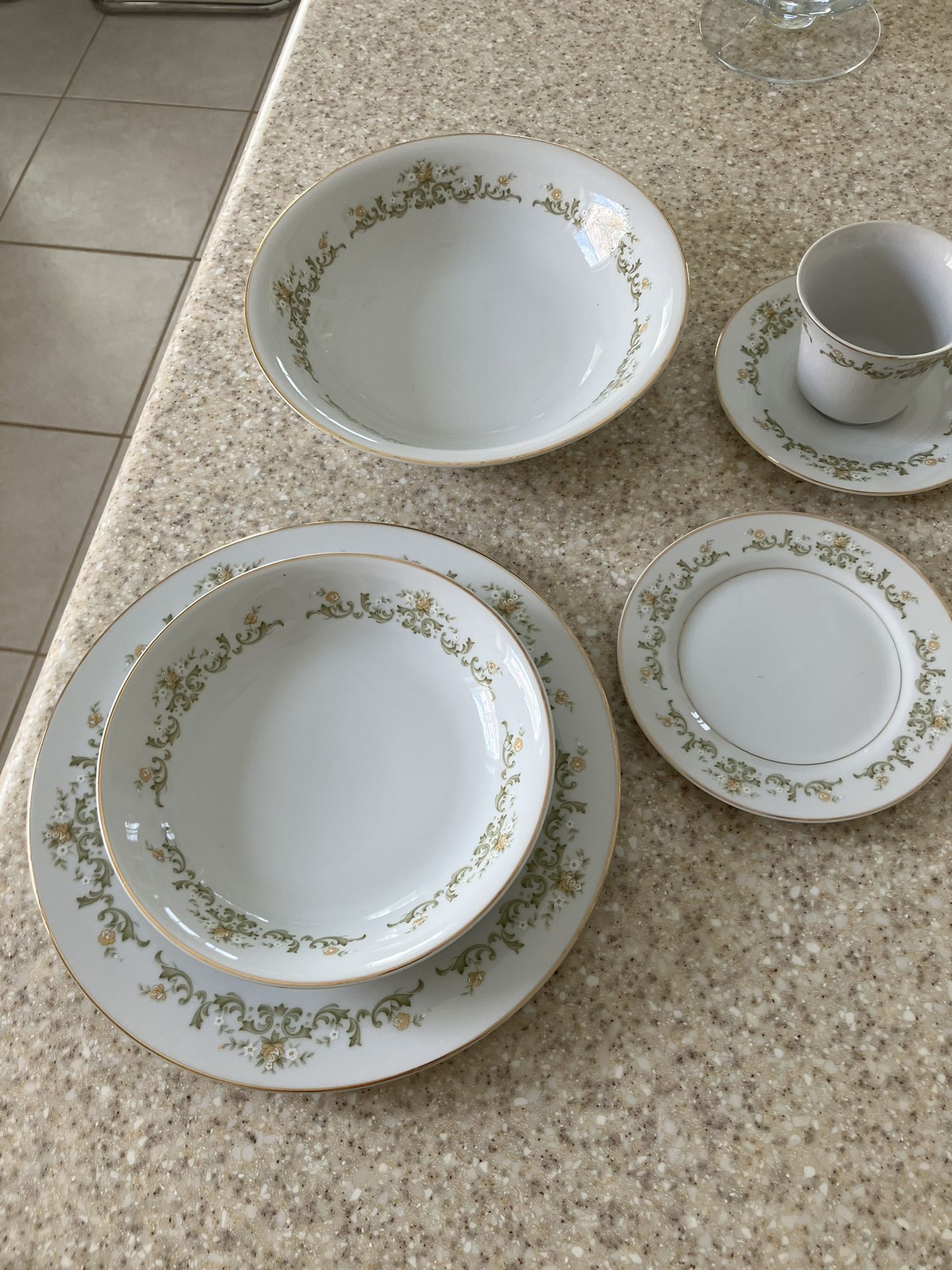 Vintage Townhouse, Fine, China