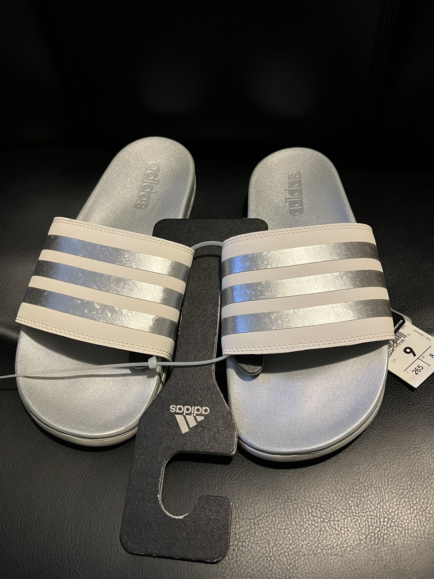 NWT Adidas Adilette Comfort Slide Size 9 (fits 9-10)