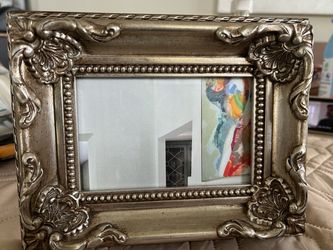 Beautiful Baroque-style photo frame in an antique champagne/gold finish, used in excellent condition