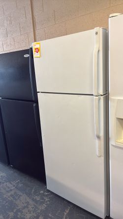 Nice like new GE refrigerator