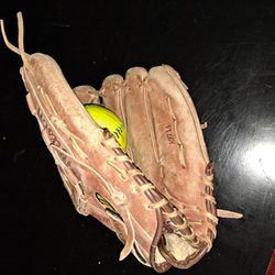 Wilson 14" Softball Glove

