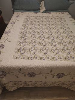 Queen bed for sale 🔥