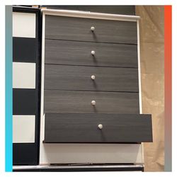 Dresser/ Five drawers dresser