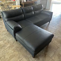 Leather 2-piece Loveseat And Chaise Lounge