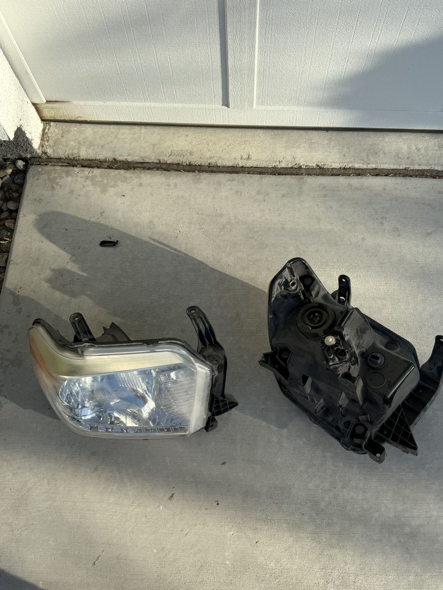 2016 Toyota Tundra Headlights Original