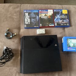 PlayStation 4 last of 2 resident evil BUNDLE