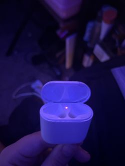 Airpod case(no pods)