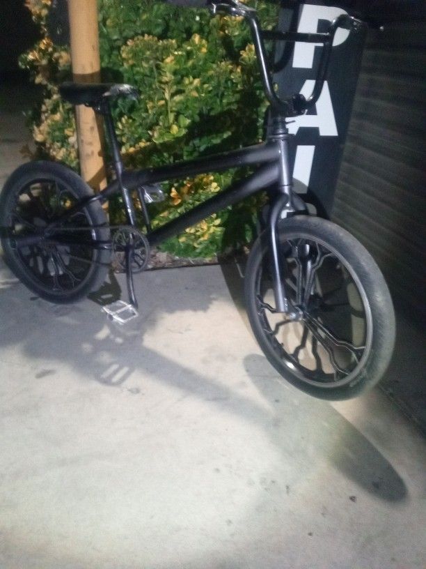 20" Mongoose Freestyle W/Aluminum Mag's