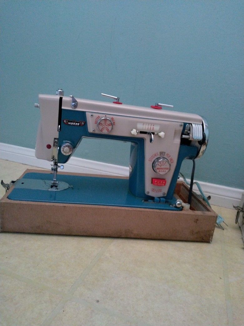 Vintage Morse Deluxe Zigzag Sewing Machine