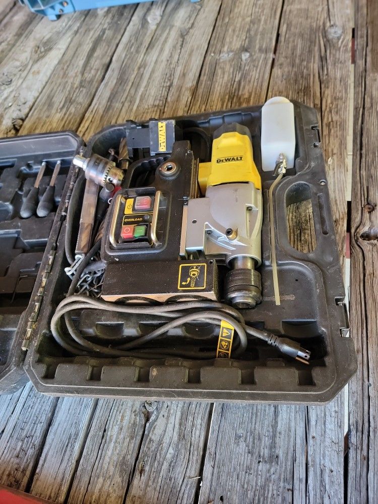 Dewalt DWE1622K MAG DRILL