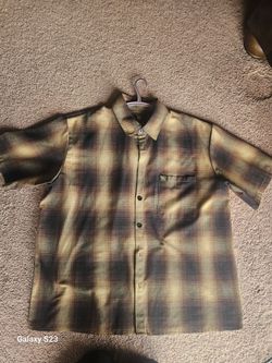 Men's Plaid Short Sleeve Button-Up Shirt