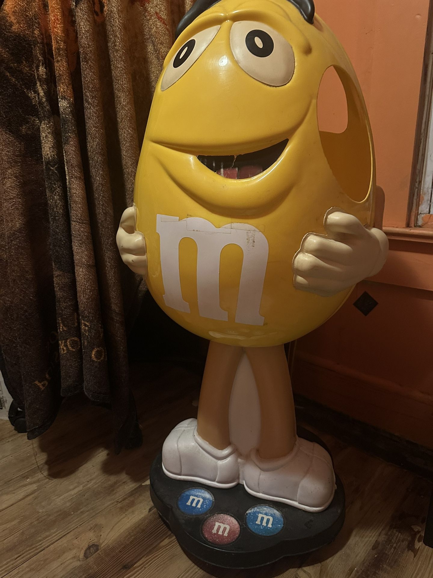 M&M Display