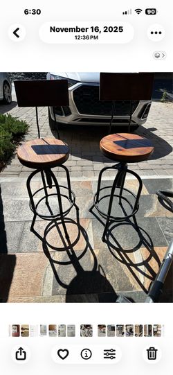 2 bar stools