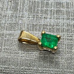 Emerald Gold Pendant 
