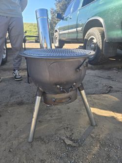 Round charcoal/wood Grill