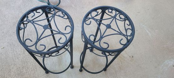 2 Plant stands gardening