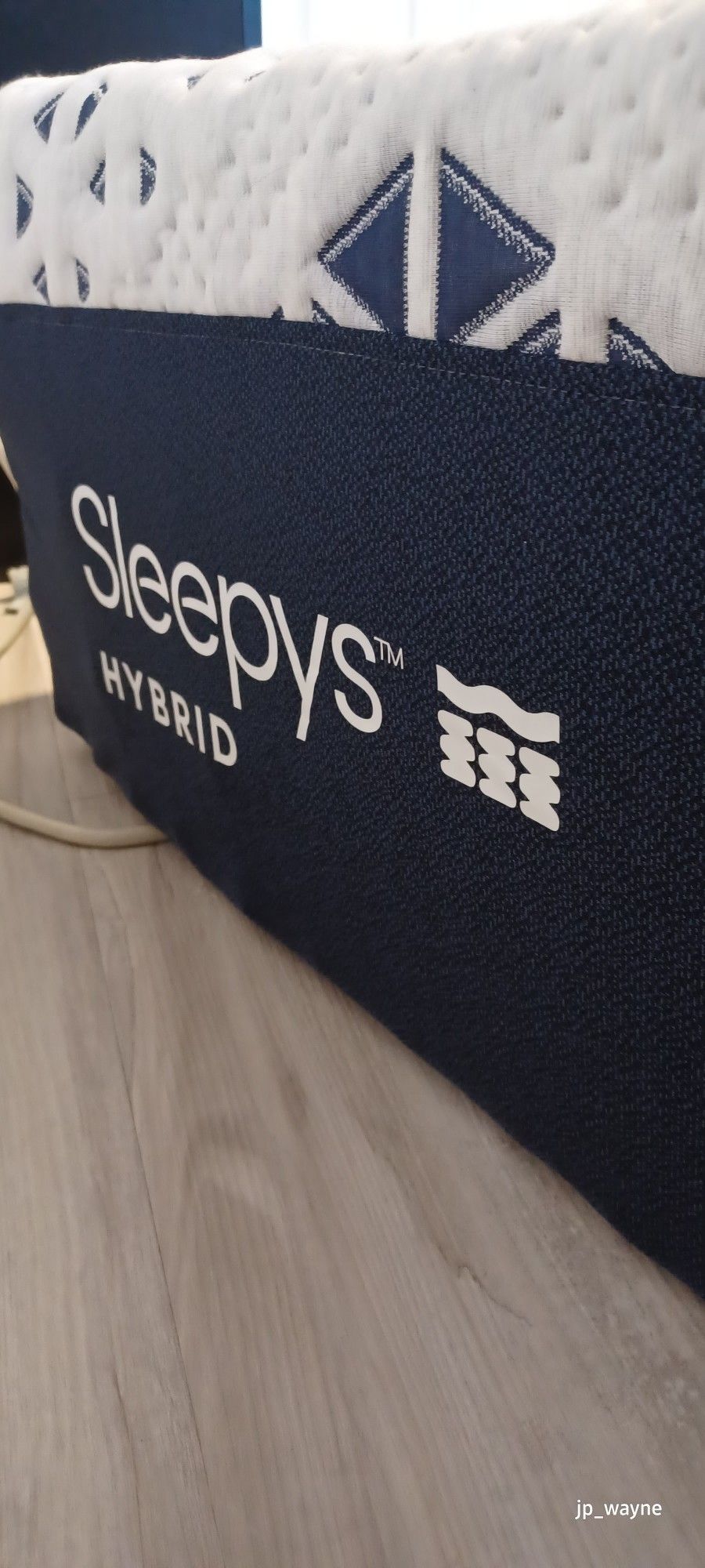 MOVING SALE: Queen Sized Sleepys Hybrid Cooling Memory Foam Mattress