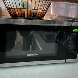 Proctor & Silex 1000W Microwave