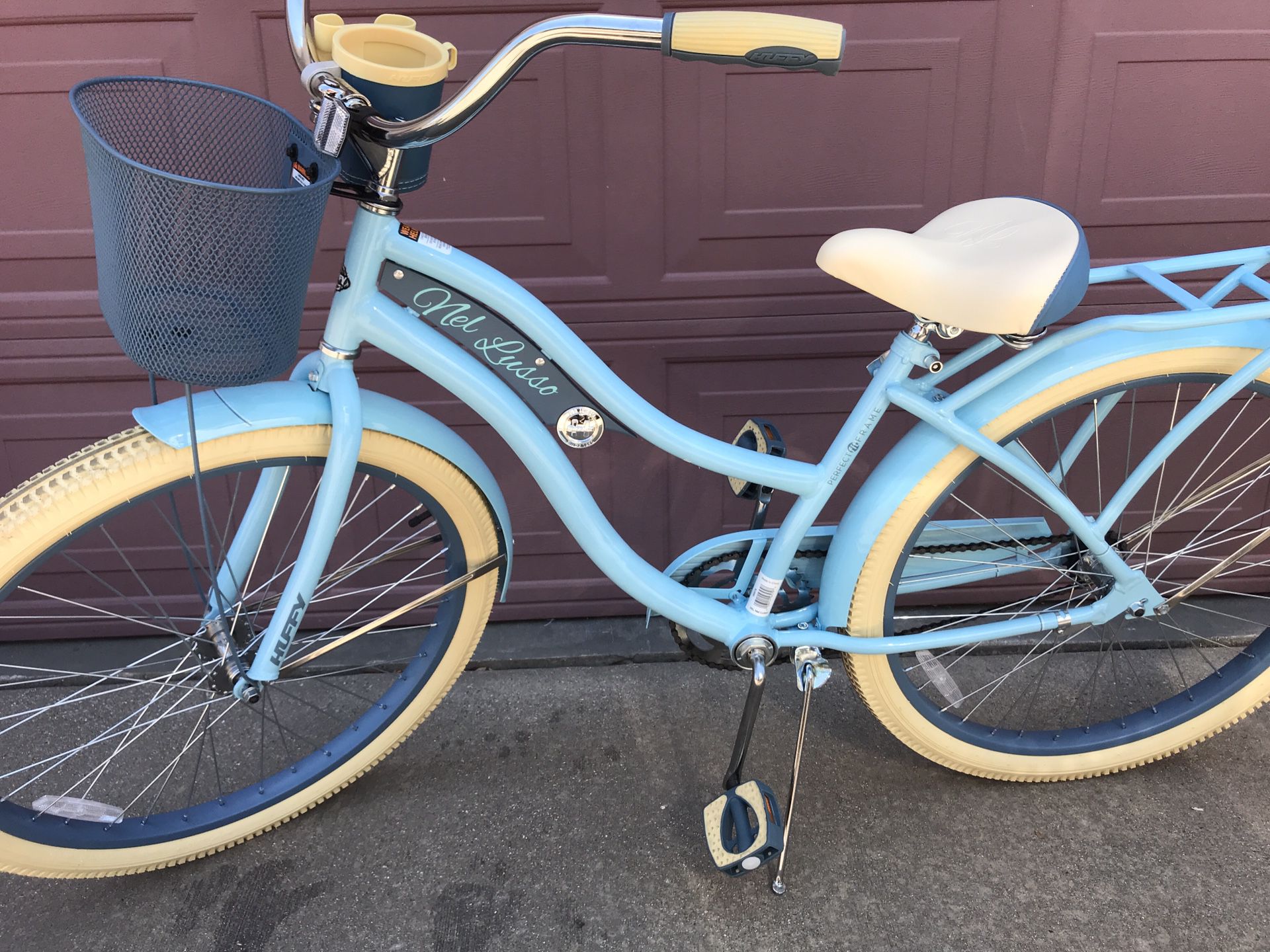 26” Women’s Cruiser Bike with basket, cup/cell holder, rear rack - Brand New