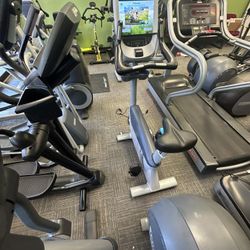 Precor Ubk885 Upright Bike.  