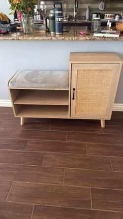 Shoe storage cabinet