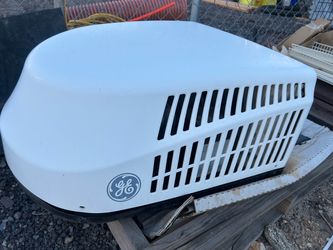 RV rooftop AC unit