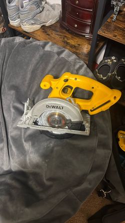 Dewalt 18V Circular Saw ,Comes With Battery 