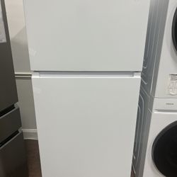 New Top Freezer Refrigerator 18 cu ft Fridge for Sale!!