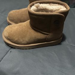 Ugg Girl Size 12