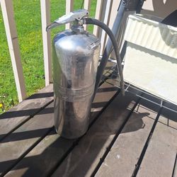 2.5 Gallon Pressurized Fire Extinguisher 